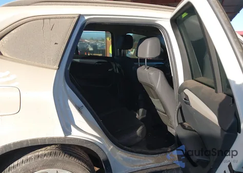 2015 BMW X1 Sdrive28I из США, поврежденный, VIN WBAVM1C53FV318551